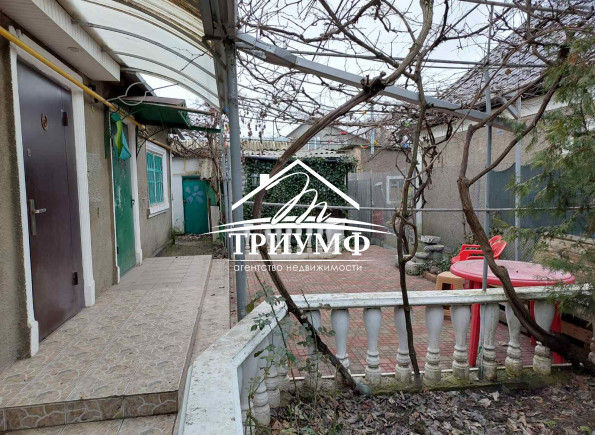 Дом с гаражом  на Шуменском