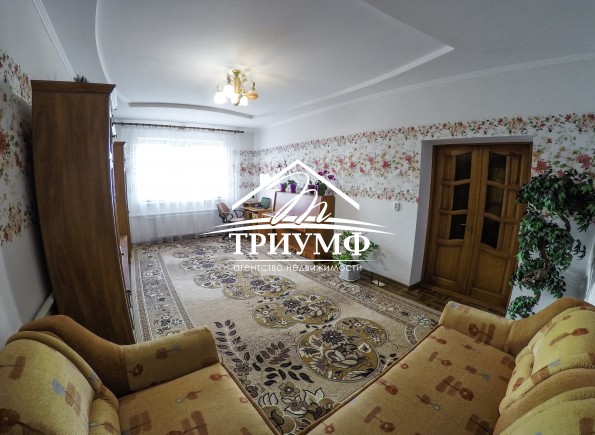 Дом в самом центре Зеленовки!