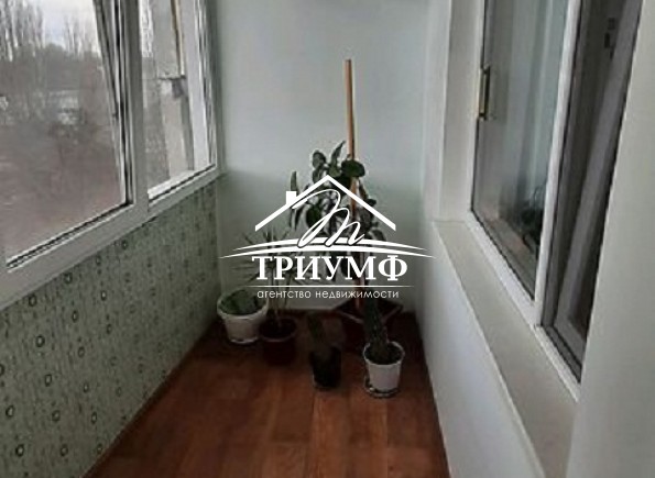 Улучшенка на Таврическом 6 этаж.