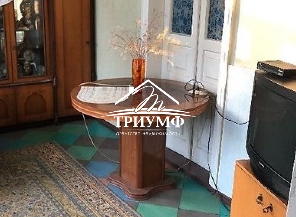 Продается добротный 2-х этажный дом в Центре под реконструкцию.