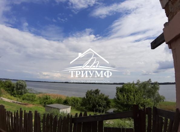 Для любителей шикарных видов!!! Загородный дом с выходом на воду.