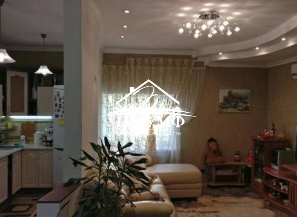 Качественный дом с ремонтом и большим участком!