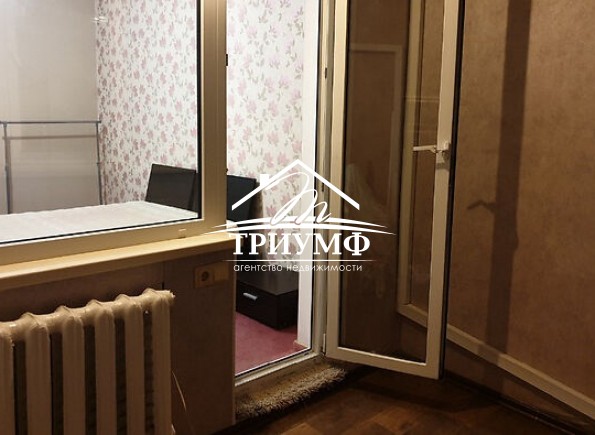 Позвоните немедленно!! 3-х комнатная район Зодчего с ремонтом.