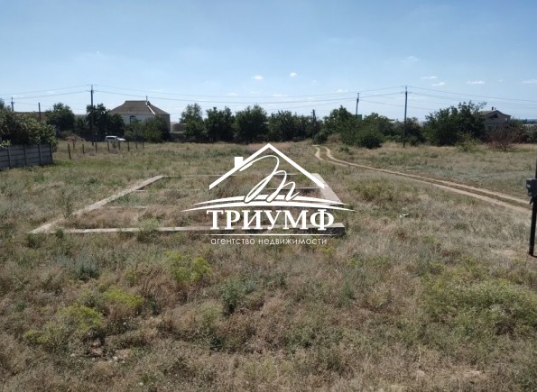 Участок с фундаментом район Молодежного пляжа.