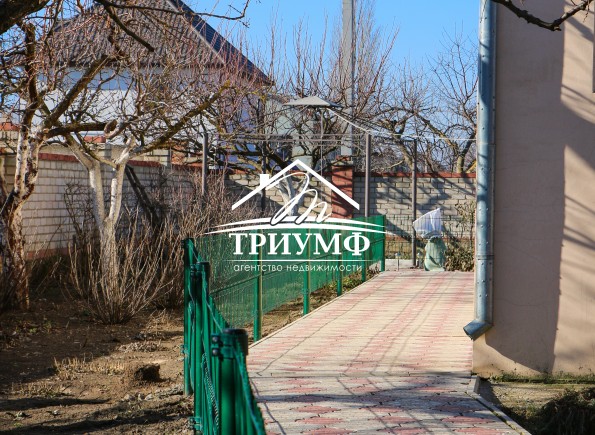 Дом в самом центре Зеленовки!