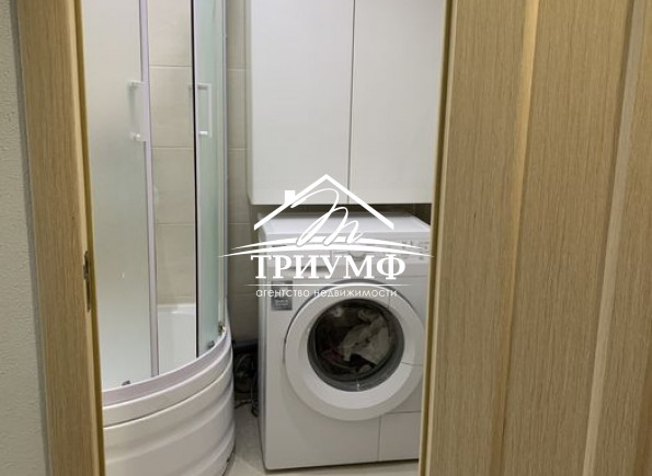 Однокомнатная квартира с ремонтом в среднем этаже на Острове