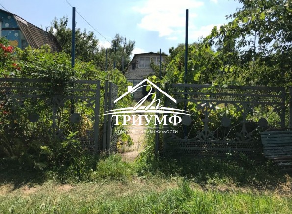Дача с выходом на речку и озеро.