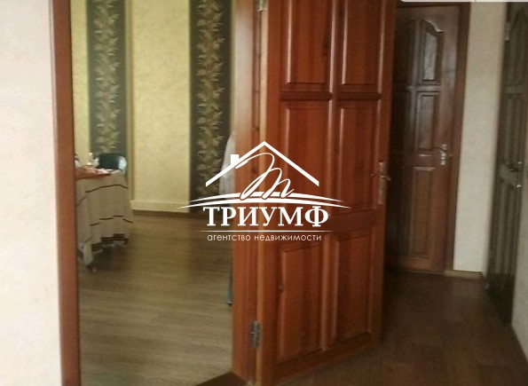 Продается двухэтажный добротный дом в п Зеленовка