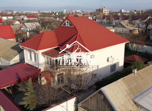 Добротный 2-этажный дом в центре города