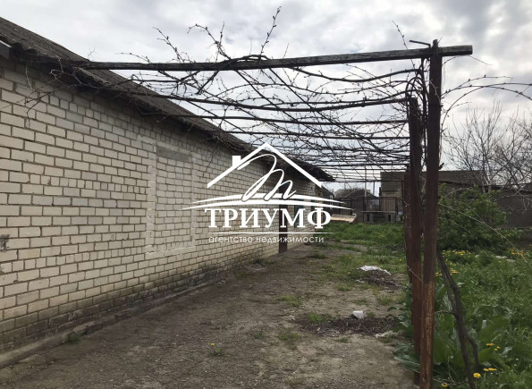 Дом с участком в Зеленовке.