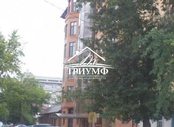 Большое помещение рядом с кафе 