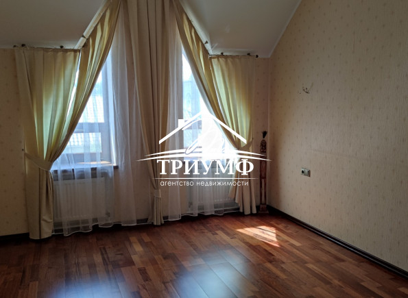 Качественный дом в коттеджном городе на пр. Сенявина с бассейном!