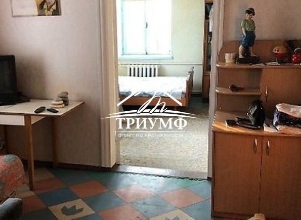 Продается добротный 2-х этажный дом в Центре под реконструкцию.