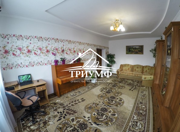 Дом в самом центре Зеленовки!
