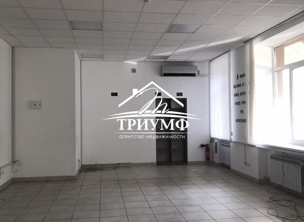 180 кв.м. фасадного помещения в Центре!