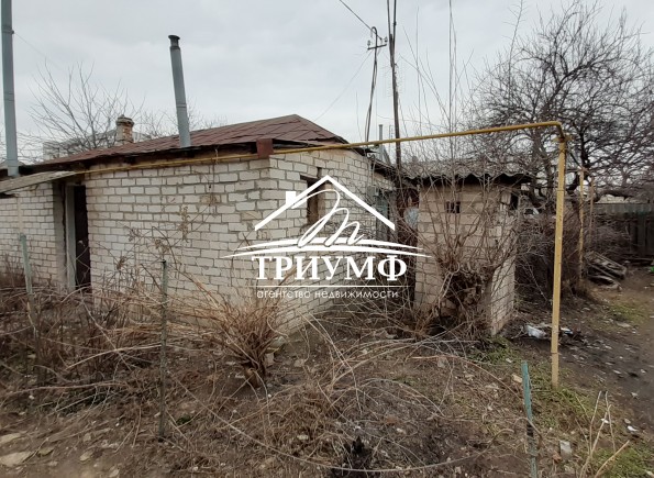 Часть дома в общем дворе на Жилпоселке по улице Комкова!