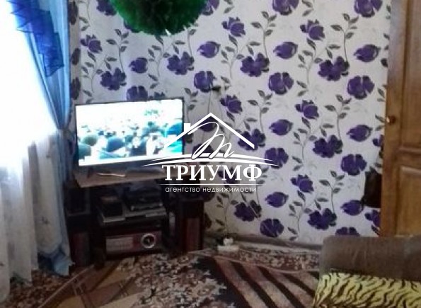 Дом на берегу озера.
