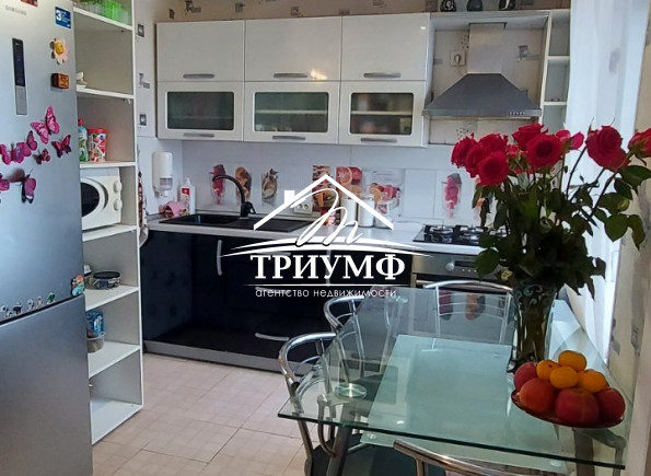 2 комнатная квартира с ремонтом на Шуменском