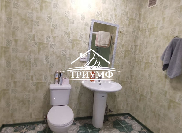 Дом в Центре возможно на 2 семьи!