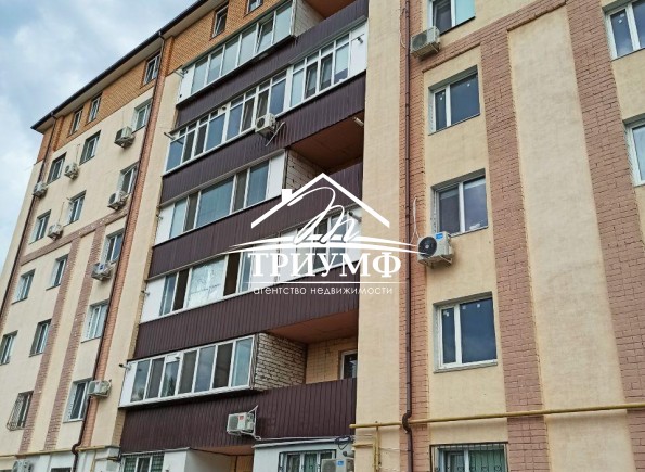 Просторная квартира-студия современного образца в новом доме!