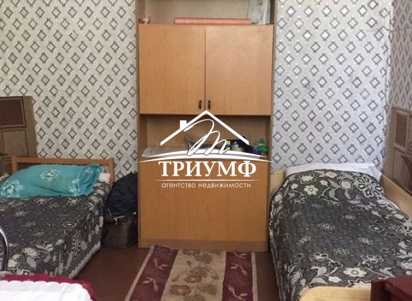 Продается просторная 2-х комнатная квартира под реконструкцию с подвалом Центр