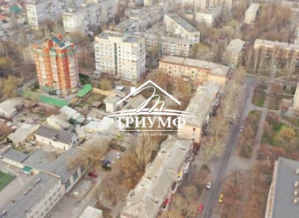Двухэтажный дом на приватизированном участке 2,5 сотки на площади Свободы
