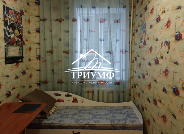 Дом с гаражом  на Шуменском