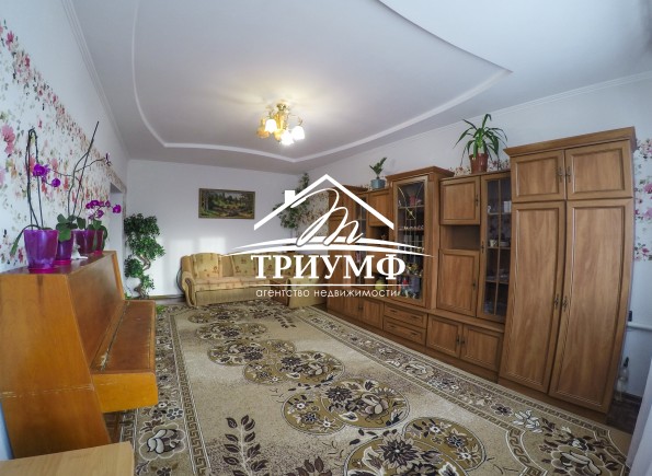 Дом в самом центре Зеленовки!