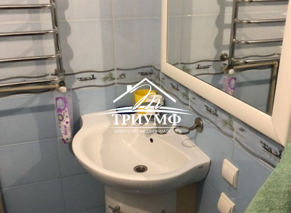 Сталинка с автономкой с ремонтом и мебелью.