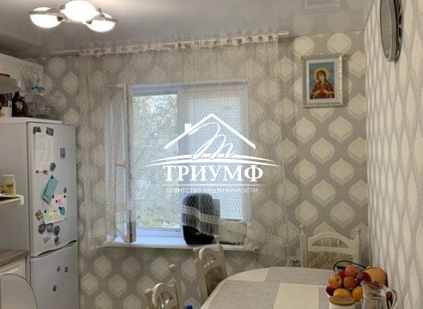 Продается уютная 2-х комнатная квартира на Шуменском с ремонтом мебелью и техникой