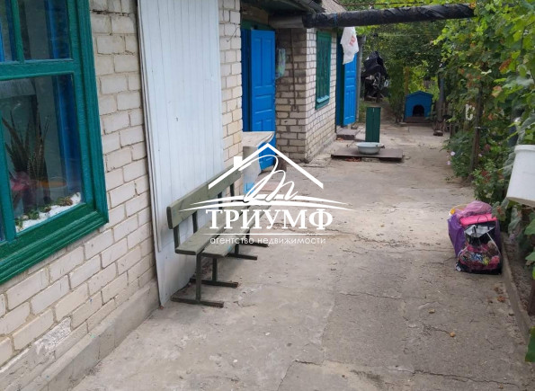 Отдельностоящий  дом с просторным участком.