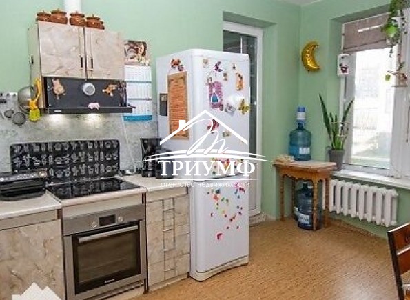 Продается 2-х  комнатная квартира в новом кирпичном доме на Таврическом с ремонтом