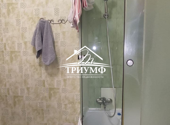 Дом в Центре возможно на 2 семьи!
