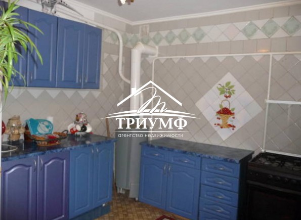 Дом у реки в городе!