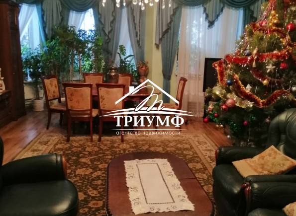 Шикарный дом в Центре Мельниц!