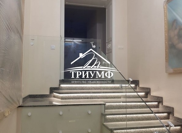 Безупречно даже в деталях!  VIP квартира с нестандартным расположением.