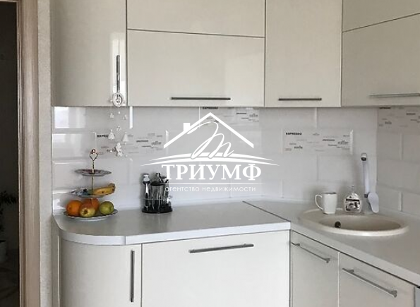 3-комнатная квартира с евроремонтом на Таврическом