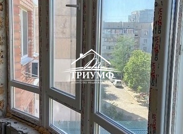 Продается просторная 2-х комнтаня квартира в Новострое
