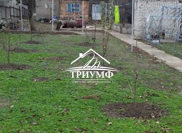 Дом на берегу озера.
