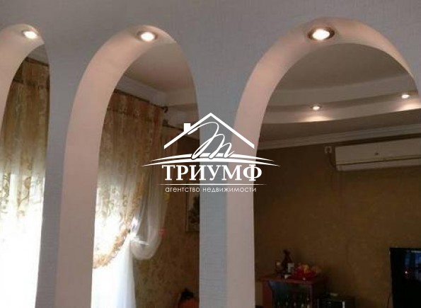 Качественный дом с ремонтом и большим участком!