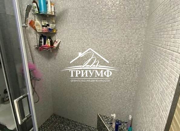 Тихий район. Трехкомнатная с ремонтом.