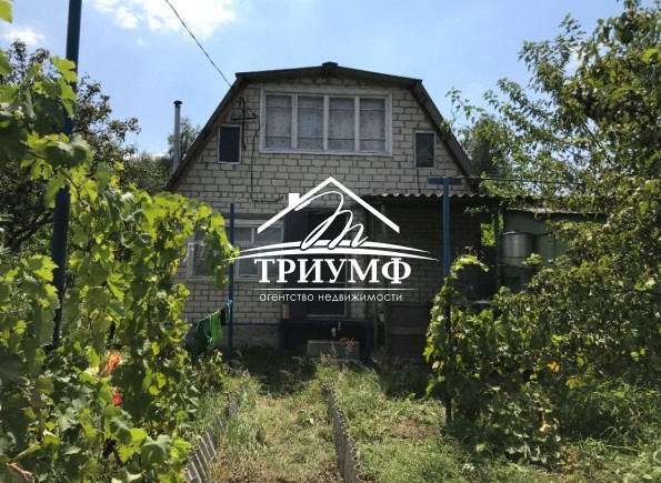 Дача с выходом на речку и озеро.