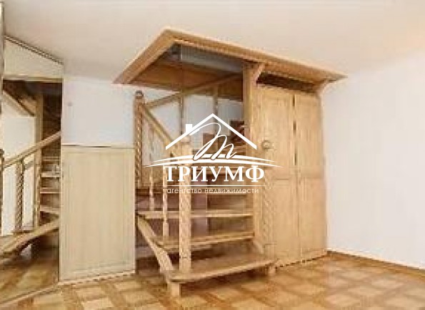 Особняк на берегу реки в статусном р-не г. Херсона.