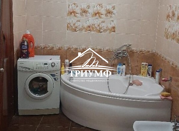 Добротный дом с большим участком в Приозерном