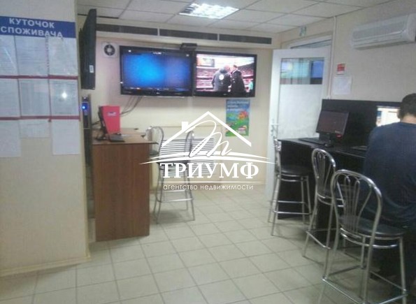 Помещение с евроремонтом. Вход с Ушакова
