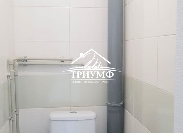 Не упустите!! Однокомнатная на Таврическом. 1 этаж.