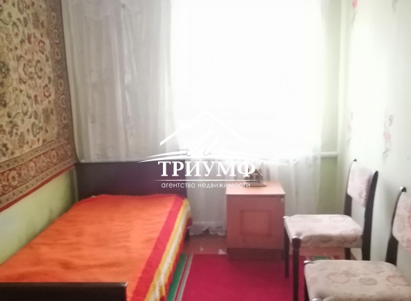 Продам  добротный дом в центре Камышаны для большой семьи!