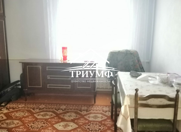 Продам  добротный дом в центре Камышаны для большой семьи!