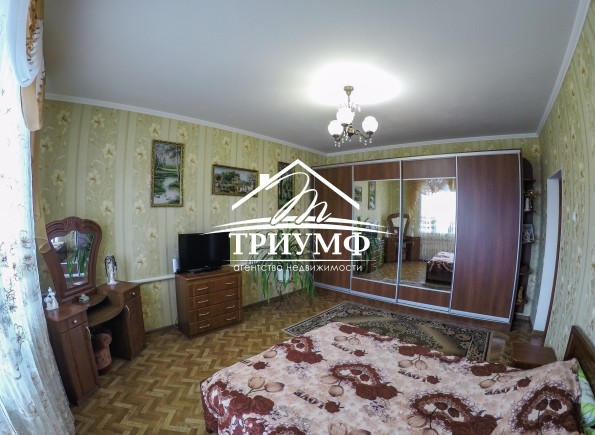 Дом в самом центре Зеленовки!