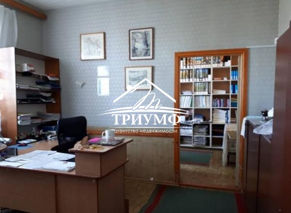 Часть двухэтажного здания на Шуменском в тихом месте!